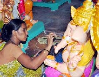 In the last phase of the work of Ganesh idols in the district | जिल्ह्यामध्ये गणेशमूर्तींचे काम अंतिम टप्प्यात In the last phase of the work of Ganesh idols in the district | जिल्ह्यामध्ये गणेशमूर्तींचे काम अंतिम टप्प्यात