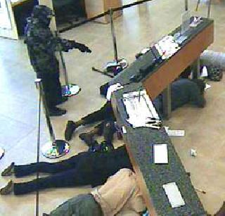 The murder of the bank's security guard by the dacoits | दरोडेखोरांकडून बँकेच्या सुरक्षा रक्षकाची हत्या The murder of the bank's security guard by the dacoits | दरोडेखोरांकडून बँकेच्या सुरक्षा रक्षकाची हत्या