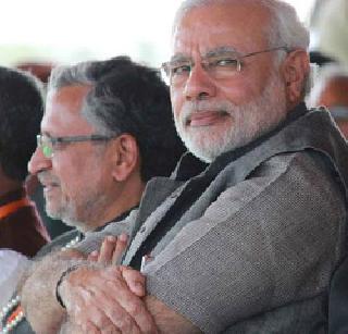 Modi's eyes on advertisements in advertisements | जाहिरातींमधील स्वतःच्या छायाचित्रांवरही मोदींची नजर Modi's eyes on advertisements in advertisements | जाहिरातींमधील स्वतःच्या छायाचित्रांवरही मोदींची नजर