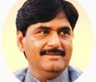 51 lakhs funds for Munde's memorial | मुंडे यांच्या स्मारकासाठी ५१ लाखाची निधी