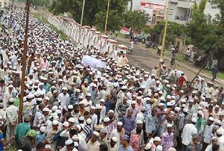 Barkatullah Sahoudar A Khak, a preacher of Islam religion | इस्लाम धर्माचे प्रचारक बरकतुल्लाह सुपूर्द ए खाक