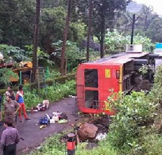 A killer in the Ganesh devotees, one killed in a bus accident near Chiplun | गणेशभक्तांवर काळाचा घाला, चिपळूणजवळ बस अपघातात एक ठार