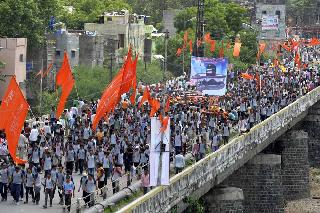 Jalajhishera to two thousand Shiva Bhaktas in Akola | दोन हजार शिवभक्तांचा अकोल्यातील राजेश्‍वराला जलाभिषेक