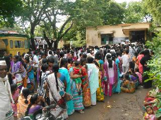 Hundreds of applications for additional services to the anganwadi | अंगणवाडी अतिरिक्त सेविकेसाठी शेकडो अर्ज Hundreds of applications for additional services to the anganwadi | अंगणवाडी अतिरिक्त सेविकेसाठी शेकडो अर्ज