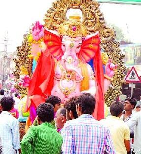 Ganapati got my dancing | गणपती माझा नाचत आला़