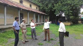 Revenue, Inspectorate of Police Inspector of Police | महसूल, पोलिस अधिकार्यांनी केली गोदामाची पाहणी Revenue, Inspectorate of Police Inspector of Police | महसूल, पोलिस अधिकार्यांनी केली गोदामाची पाहणी