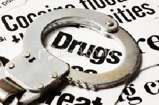 Drug sales in rural areas without the advice of doctors | ग्रामीण भागात डॉक्टरांच्या सल्ल्याशिवायच औषध विक्री Drug sales in rural areas without the advice of doctors | ग्रामीण भागात डॉक्टरांच्या सल्ल्याशिवायच औषध विक्री