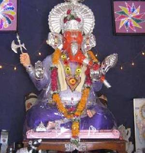 The goddess of Khamgaon, Mancha Lakdi Ganapati | खामगावचे आराध्य दैवत मानाचा लाकडी गणपती