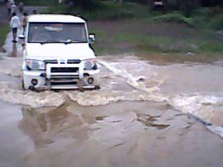 River floods in Amadapur area | अमडापूर परिसरात नदीनाल्यांना पूर