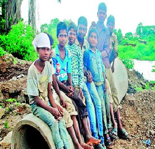 Attention to administration mines | प्रशासनाचे खाणींवरही लक्ष Attention to administration mines | प्रशासनाचे खाणींवरही लक्ष