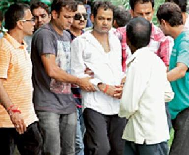 Eyes, peeps ... | डोळे पाणावले, कंठ दाटला... Eyes, peeps ... | डोळे पाणावले, कंठ दाटला...