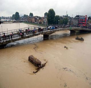 40 missing after Jammu bus carrying | जम्मूत बस वाहून गेल्यामुळे 40 बेपत्ता 40 missing after Jammu bus carrying | जम्मूत बस वाहून गेल्यामुळे 40 बेपत्ता