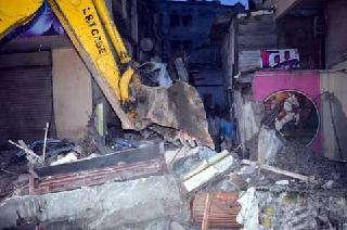 The encroachment erupted in Badhpur | बैदपुर्यातील अतिक्रमण जमीनदोस्त The encroachment erupted in Badhpur | बैदपुर्यातील अतिक्रमण जमीनदोस्त