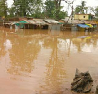 In Gadchiroli, continuous rain continued, the contact of 100 villages was broken | गडचिरोलीत पावसाची संततधार कायम, १०० गावांचा संपर्क तुटला