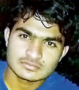 Police investigation on mobile, three youths | मोबाईल, तीन युवकांवर पोलीस तपास केंद्रित Police investigation on mobile, three youths | मोबाईल, तीन युवकांवर पोलीस तपास केंद्रित
