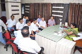 Imphal officials, office bearers meeting | इम्फाळच्या अधिकारी, पदाधिकार्‍यांची मनपाला भेट