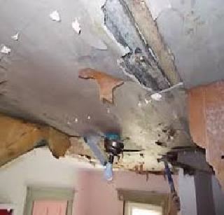The roof of the house collapsed in Mulund and two injured | मुलुंडमध्ये घराचे छत कोसळले, दोघे जखमी The roof of the house collapsed in Mulund and two injured | मुलुंडमध्ये घराचे छत कोसळले, दोघे जखमी