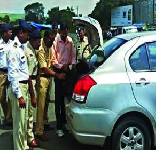 Police constable blockade in Kajart area | कजर्त परिसरात पोलिसांनी केली नाकाबंदी Police constable blockade in Kajart area | कजर्त परिसरात पोलिसांनी केली नाकाबंदी