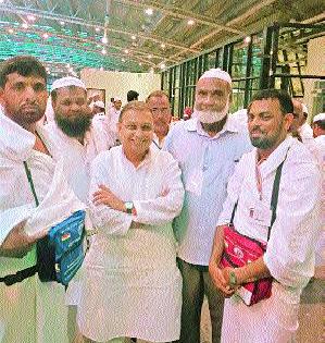The last piece of pilgrims departed on Tuesday | यात्रेकरूंचा शेवटचा जथा मंगळवारी रवाना The last piece of pilgrims departed on Tuesday | यात्रेकरूंचा शेवटचा जथा मंगळवारी रवाना