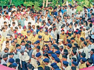 Official so-called funeral of martyr jawans | शहीद जवानावर शासकीय इतमामात अंत्यसंस्कार Official so-called funeral of martyr jawans | शहीद जवानावर शासकीय इतमामात अंत्यसंस्कार