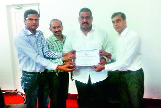 Platinum Blanket Challenge for flood victims | पूरग्रस्तांसाठी ‘प्लॅटिनम ब्लॅँकेट चॅलेंज’ Platinum Blanket Challenge for flood victims | पूरग्रस्तांसाठी ‘प्लॅटिनम ब्लॅँकेट चॅलेंज’