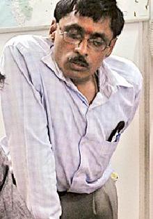 The bribe employee is stuck | लाचखोर कर्मचारी अडकला The bribe employee is stuck | लाचखोर कर्मचारी अडकला