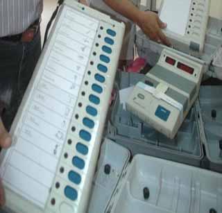 76 sensitive polling stations in Akola East and West constituencies! | अकोला पूर्व व पश्चिम मतदारसंघात ७६ संवेदनशील मतदान केंद्रं! 76 sensitive polling stations in Akola East and West constituencies! | अकोला पूर्व व पश्चिम मतदारसंघात ७६ संवेदनशील मतदान केंद्रं!