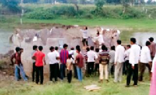 18 laborers injured in wells slab collapses | विहिरीचा स्लॅब कोसळून १८ मजूर जखमी