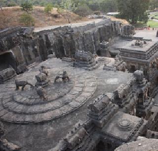 Ajanta caves make 90 places dangerous! | अजिंठा लेणीत ९० ठिकाणे बनली धोकादायक!