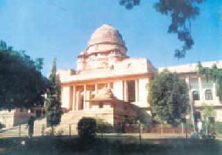 District banks do not have a license at the earliest | जिल्हा बँकांना तूर्तास परवाना नाही District banks do not have a license at the earliest | जिल्हा बँकांना तूर्तास परवाना नाही