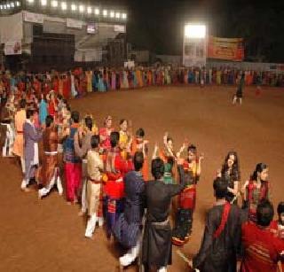 Dandiya Ras will play in the western suburbs | पश्चिम उपनगरात रंगणार दांडिया रास Dandiya Ras will play in the western suburbs | पश्चिम उपनगरात रंगणार दांडिया रास