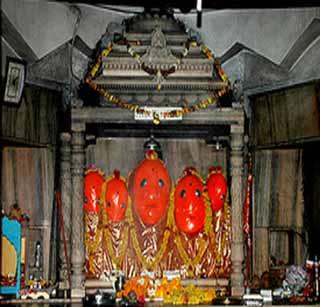 The mother running towards the devotee ..! | भक्ताच्या हाकेला धावणारी माता..!