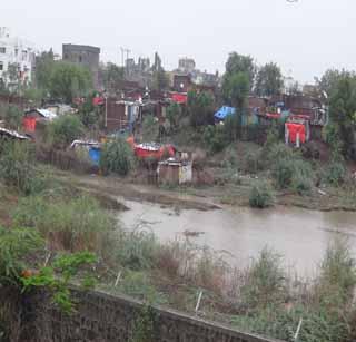 Encroachment of encroachment in city of Karanja | कारंजा शहराला अतिक्रमणाचा विळखा Encroachment of encroachment in city of Karanja | कारंजा शहराला अतिक्रमणाचा विळखा
