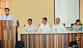Youth Parliament full of Gondwana University | गोंडवाना विद्यापीठात भरली युवा संसद Youth Parliament full of Gondwana University | गोंडवाना विद्यापीठात भरली युवा संसद