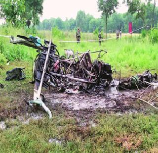 Army helicopter accident | लष्कराच्या हेलिकॉप्टरला अपघात Army helicopter accident | लष्कराच्या हेलिकॉप्टरला अपघात