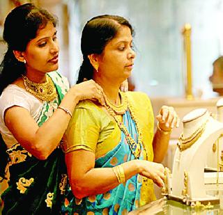 Ten: Smoke to buy it | दस:याला उडाली खरेदीची धूम Ten: Smoke to buy it | दस:याला उडाली खरेदीची धूम