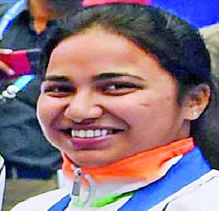 Offering gold medal to parents and heads: Kishori Shinde | सुवर्णपदक आईवडील व सरांना अर्पण : किशोरी शिंदे Offering gold medal to parents and heads: Kishori Shinde | सुवर्णपदक आईवडील व सरांना अर्पण : किशोरी शिंदे
