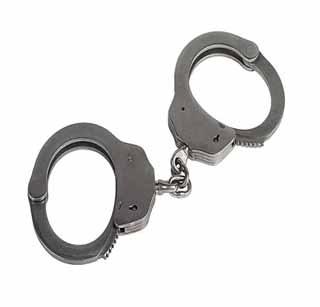 Two robbers arrested, 3 absconding | घरफोडी करणा-या दोघांना अटक, ३ फरार Two robbers arrested, 3 absconding | घरफोडी करणा-या दोघांना अटक, ३ फरार