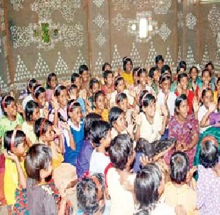 Schools running anganwadaitai at the Well! | वेल्हेत अंगणवाडीताई चालवताहेत शाळा!