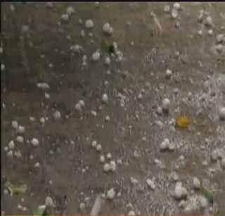 Hailstorm in the vicinity of Vallabhnagar, banana | वल्लभनगर, केळीवेळी परिसरात गारपीट