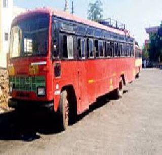 Activists move to the village for campaigning | प्रचारासाठी कार्यकर्ते गावाकडे रवाना Activists move to the village for campaigning | प्रचारासाठी कार्यकर्ते गावाकडे रवाना