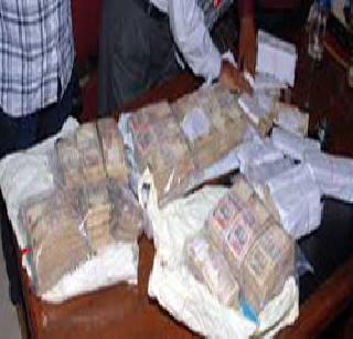 Four lakh cash seized in Akola | अकोल्यात सव्वा चार लाखांची रोकड जप्त