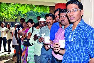 In the east, where the queue, where the Shukushkat | पूर्वमध्ये कुठे रांगा, तर कुठे शुकशुकाट