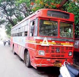 The ST bus wiring, which was carrying a polling booth, burnt | मतदान यंत्र घेऊन जाणाऱ्या एसटी बसची वायरिंग जळाली