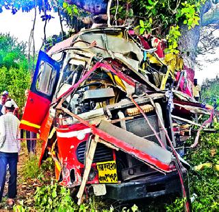 Furious accidents in Junnar-Kurla ST | जुन्नर-कुर्ला एसटीला भीषण अपघात