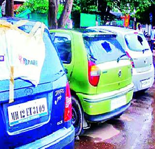 Disposal of vehicles in Kothrud | कोथरूडमध्ये वाहनांची तोडफोड Disposal of vehicles in Kothrud | कोथरूडमध्ये वाहनांची तोडफोड