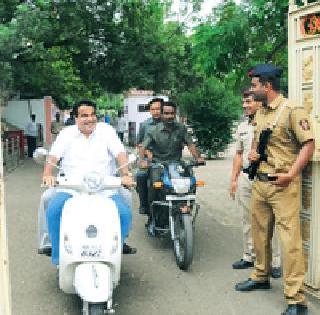 Gadkari took a meeting with Sarasanghachalak | गडकरींनी घेतली सरसंघचालकांची भेट