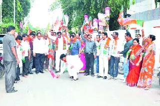 Celebrations at BJP office | भाजपा कार्यालयात आनंदोत्सव साजरा