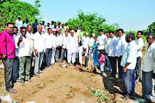 Launch of water supply scheme at Munjwad | मुंजवाड येथे पाणीपुरवठा योजनेचा शुभारंभ