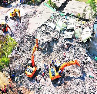 The building collapsed in Pune | पुण्यात इमारत कोसळली